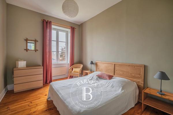 Maubec, Propriété 10 Chambres -  462 m² à vendre