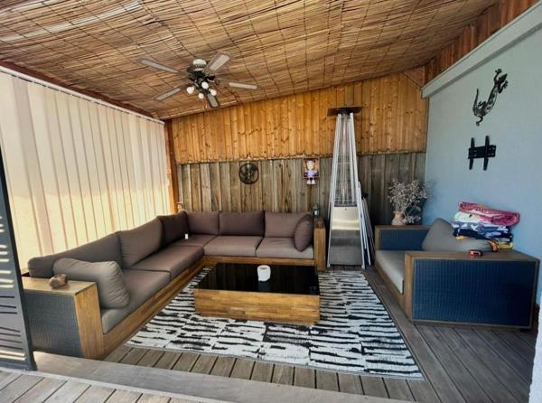 Ambès - Maison de 82 m2 habitables sur un terrain clos d'environ 596 m2- Piscine chauffée- Terrasse en bois exotique 100 m² -Pool house-Patio cosy-Garage-Stationnement extérieur - Boulodrome - Espace Barbecue