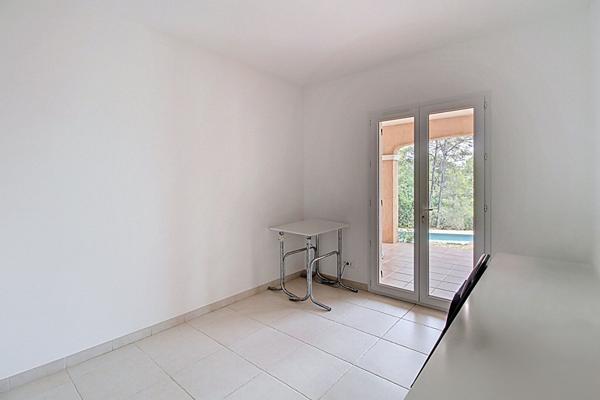 A VENDRE Maison spacieuse avec PISCINE et terrain clos et arboré de 4000m² - Un véritable coup de coeur !