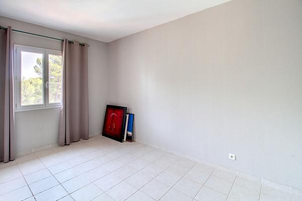 A VENDRE Maison spacieuse avec PISCINE et terrain clos et arboré de 4000m² - Un véritable coup de coeur !