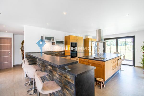 Propriete 7 pièce(s) 5 chambre(s) 270 m²