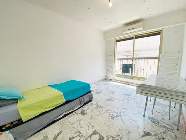 Hyeres Centre ville - T1 19.6 m2- Ascenseur