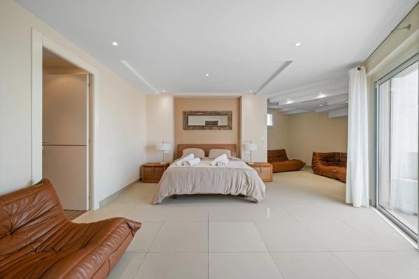 Proche Mougins, splendide villa dans domaine fermé à la vente
