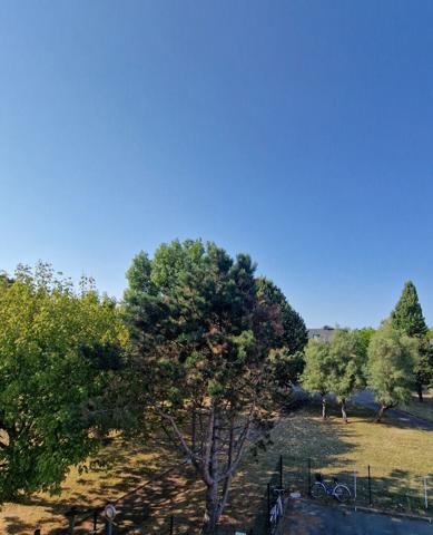 Au calme et proche du centre ville.