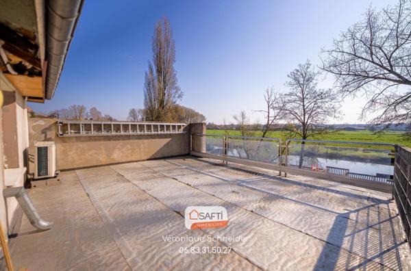 Immeuble : appartement + bureaux + hall stockage