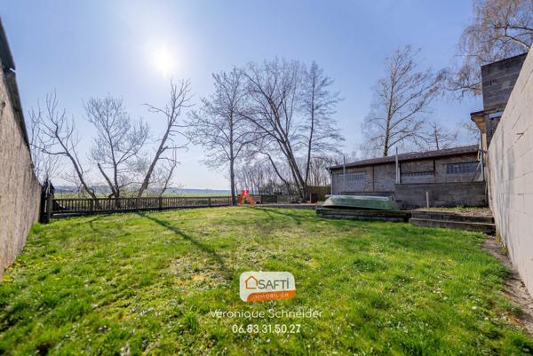 Immeuble : appartement + bureaux + hall stockage