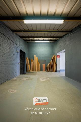 Immeuble : appartement + bureaux + hall stockage