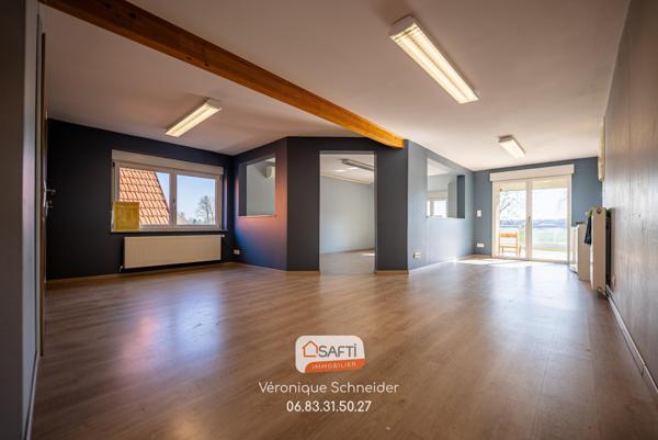 Immeuble : appartement + bureaux + hall stockage
