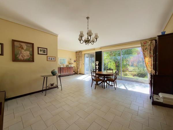 Rezé – Maison Familiale en Impasse – 4 chambres – 1 bureau – Jardin -Garage – Dépendance