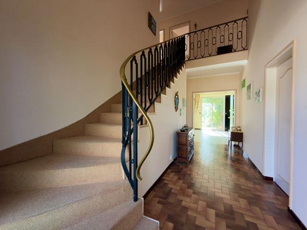 Rezé – Maison Familiale en Impasse – 4 chambres – 1 bureau – Jardin -Garage – Dépendance