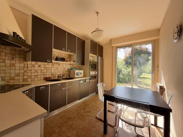 Rezé – Maison Familiale en Impasse – 4 chambres – 1 bureau – Jardin -Garage – Dépendance