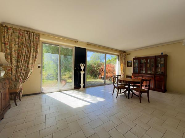 Rezé – Maison Familiale en Impasse – 4 chambres – 1 bureau – Jardin -Garage – Dépendance