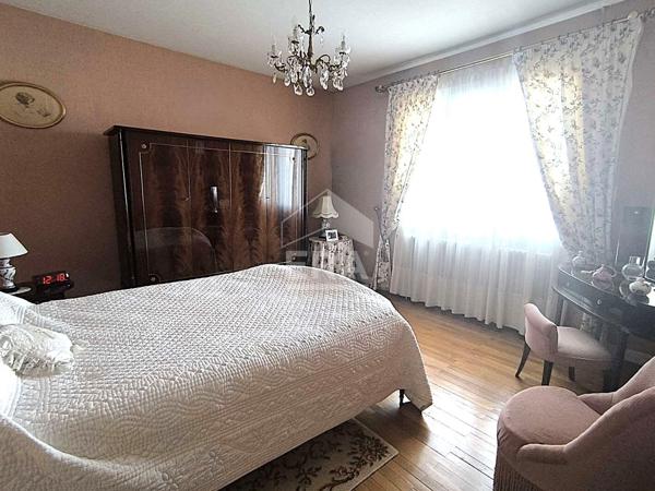 A rénover à  La Rochelle 4 pièce(s) 128.15 m2