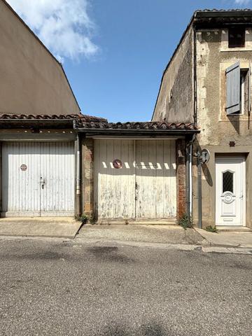 Située à Castelnaudary, à deux pas des commodités et du centre-ville