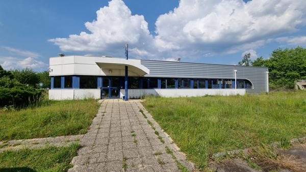 Le Vaudreuil (27100) À LOUER – Bâtiment Industriel 660 m² avec Bureaux et dépôt