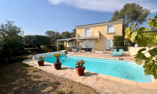 Villa Saint Raphael 5 pièces 200 m2 disposant d' un garage double
