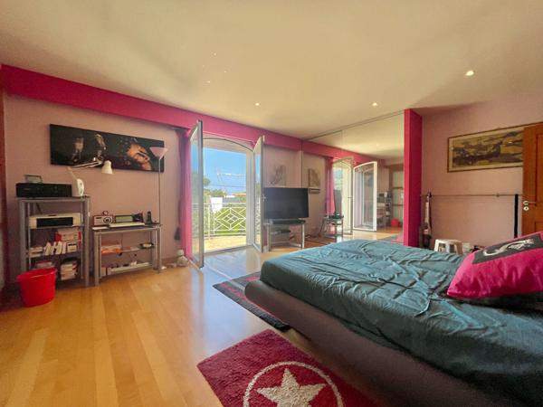 Villa Saint Raphael 5 pièces 200 m2 disposant d' un garage double