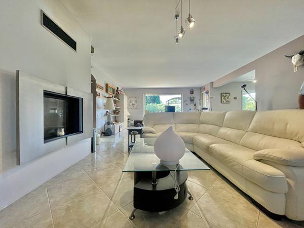 Villa Saint Raphael 5 pièces 200 m2 disposant d' un garage double