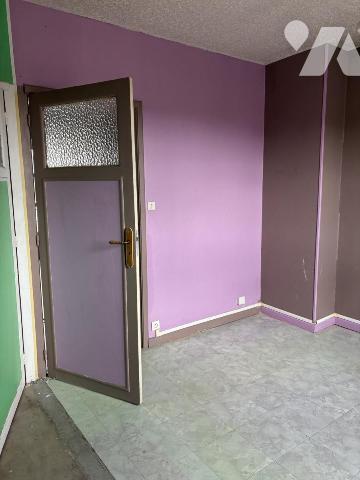 A Oignies, Immeuble à usage mixte, avec habitation et local professionnel