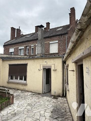 A Oignies, Immeuble à usage mixte, avec habitation et local professionnel