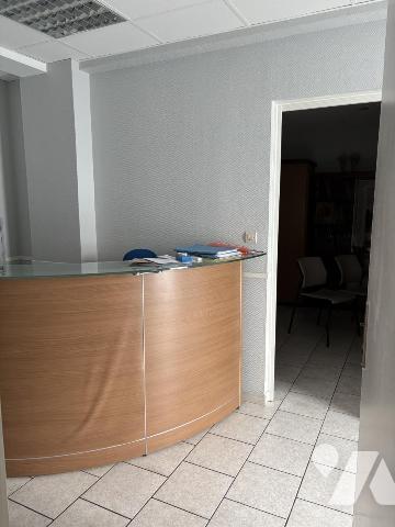 A Oignies, Immeuble à usage mixte, avec habitation et local professionnel