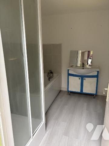 A Oignies, Immeuble à usage mixte, avec habitation et local professionnel