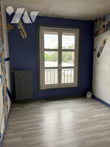 A Oignies, Immeuble à usage mixte, avec habitation et local professionnel