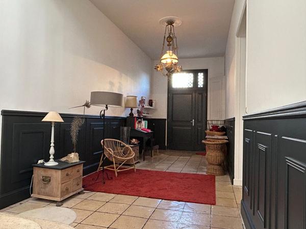 Maison - 10 pièces - 293 m²