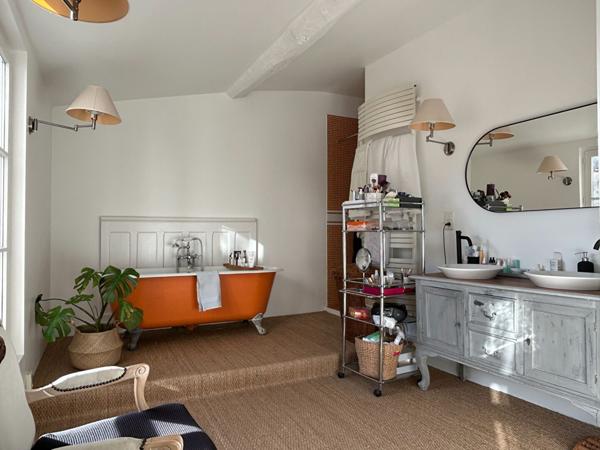 Maison - 10 pièces - 293 m²