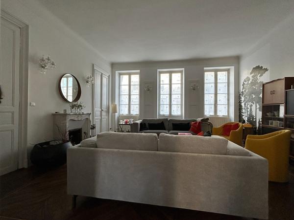 Maison - 10 pièces - 293 m²