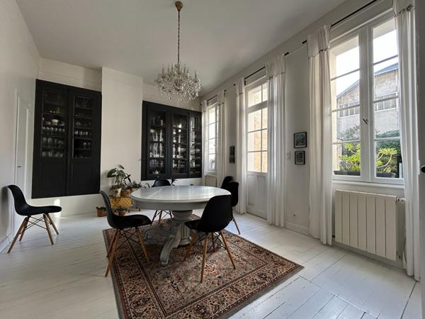 Maison - 10 pièces - 293 m²
