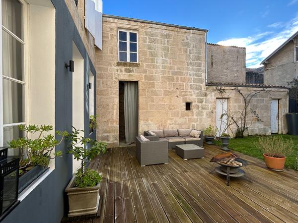 Maison - 10 pièces - 293 m²