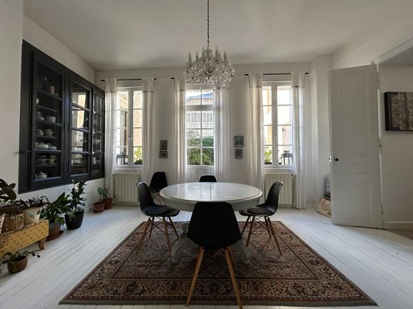 Maison - 10 pièces - 293 m²