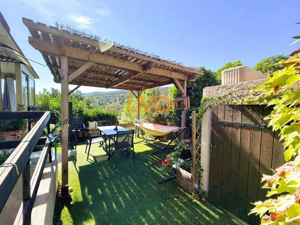 Roquebrune-sur-Argens – Chalet 82 m², 3 chambres et jardin