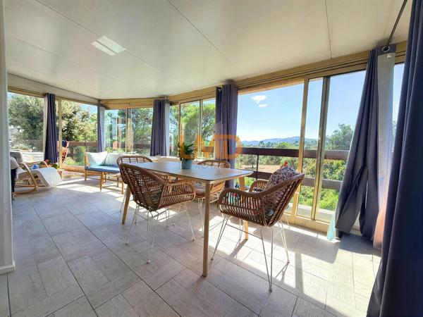 Roquebrune-sur-Argens – Chalet 82 m², 3 chambres et jardin