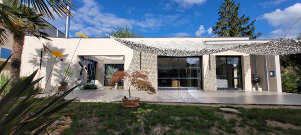 Maison d'architecte au calme à Bréviandes : un bien d'exception pour un confort absolu