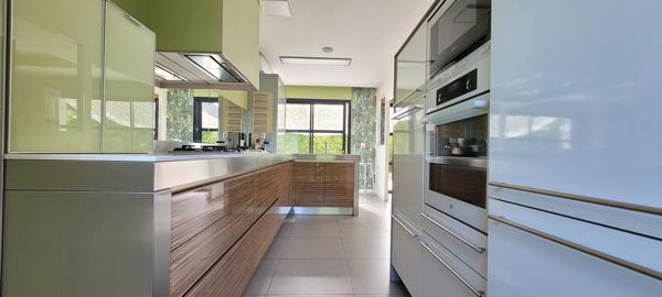 Maison d'architecte au calme à Bréviandes : un bien d'exception pour un confort absolu