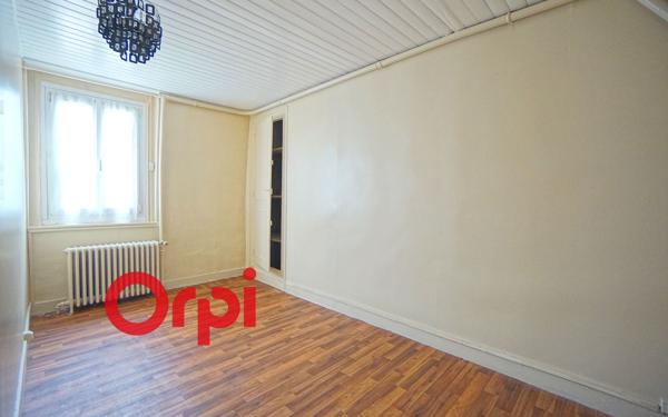 Immeuble à vendre    4 pièces •  Bernay