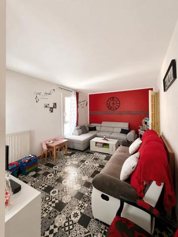 Vente                                                      Appartement
                        
                     4 pièces                      82 m2                     à Melun