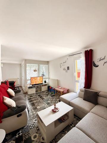 Vente                                                      Appartement
                        
                     4 pièces                      82 m2                     à Melun