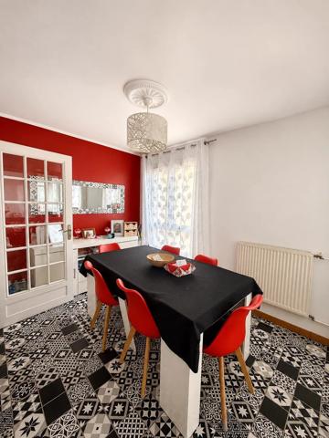 Vente                                                      Appartement
                        
                     4 pièces                      82 m2                     à Melun