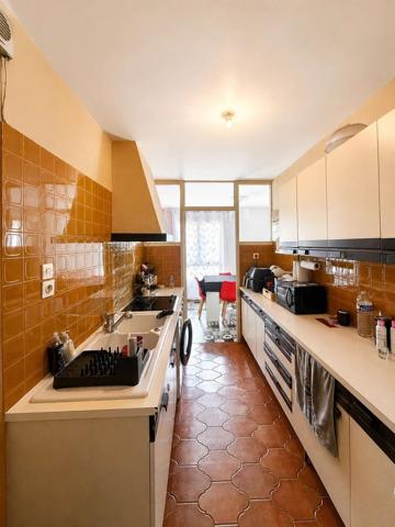 Vente                                                      Appartement
                        
                     4 pièces                      82 m2                     à Melun