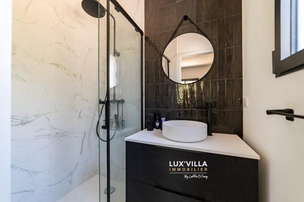 Saint-Gély-du-Fesc (34980) Superbe propriété contemporaine de plain-pied - Pic Saint-Loup.