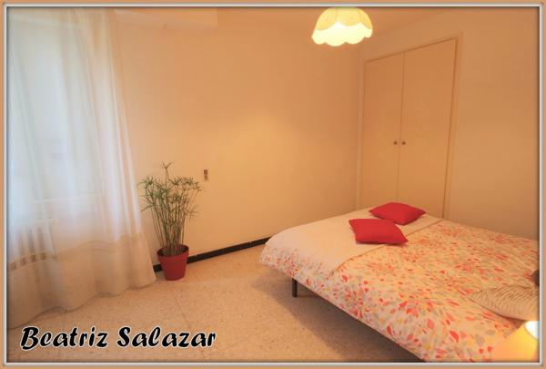 Au rez-de-chaussée d'une maison de deux niveaux, un appartement T4 de 76 m² carrez et 92 m² au sol avec la véranda, petit atelier avec jardin privatif d'environ 104m²