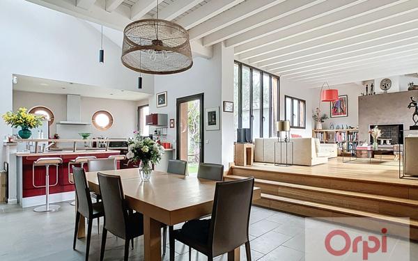 Maison à vendre    6 pièces • 176,35 m2 Issy-les-Moulineaux