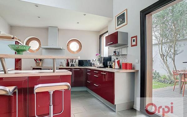 Maison à vendre    6 pièces • 176,35 m2 Issy-les-Moulineaux