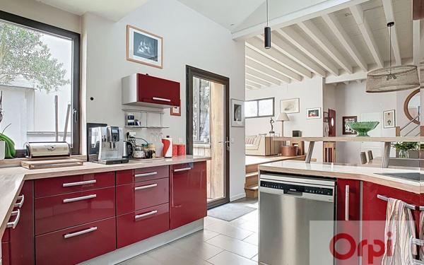 Maison à vendre    6 pièces • 176,35 m2 Issy-les-Moulineaux