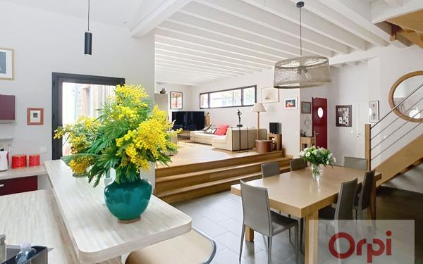 Maison à vendre    6 pièces • 176,35 m2 Issy-les-Moulineaux