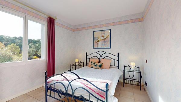 Un cadre rare à Biscarrosse-Lac, dominant la canopée avec vue exceptionnelle sur le lac.