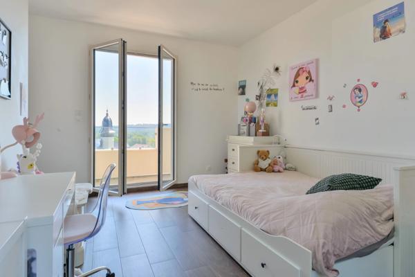 Vernaison - Maison récente contemporaine de 201 m² - Terrain de 822 m² - 4 chambres - Piscine